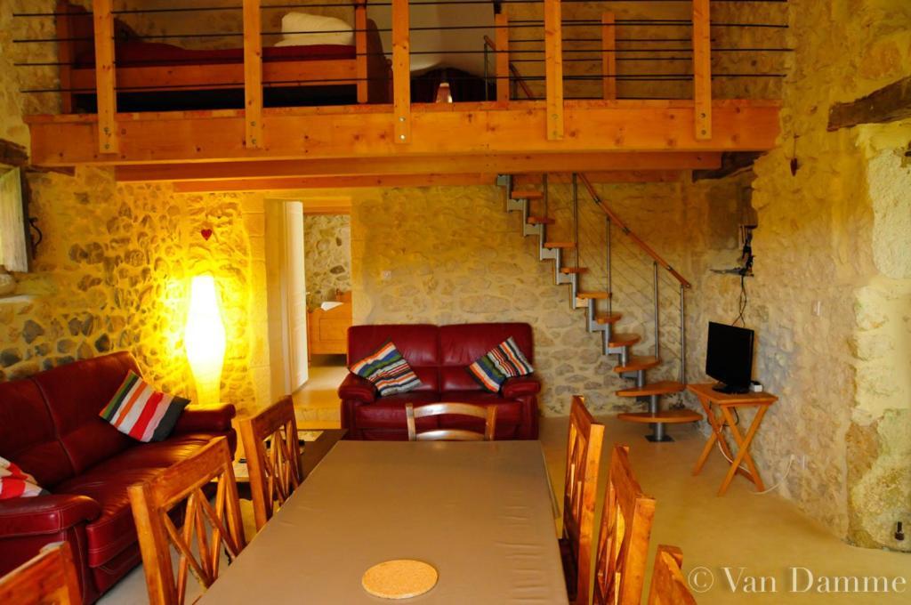 Gites Du Domaine Des Dames Vallon-Pont-dʼArc Exterior foto